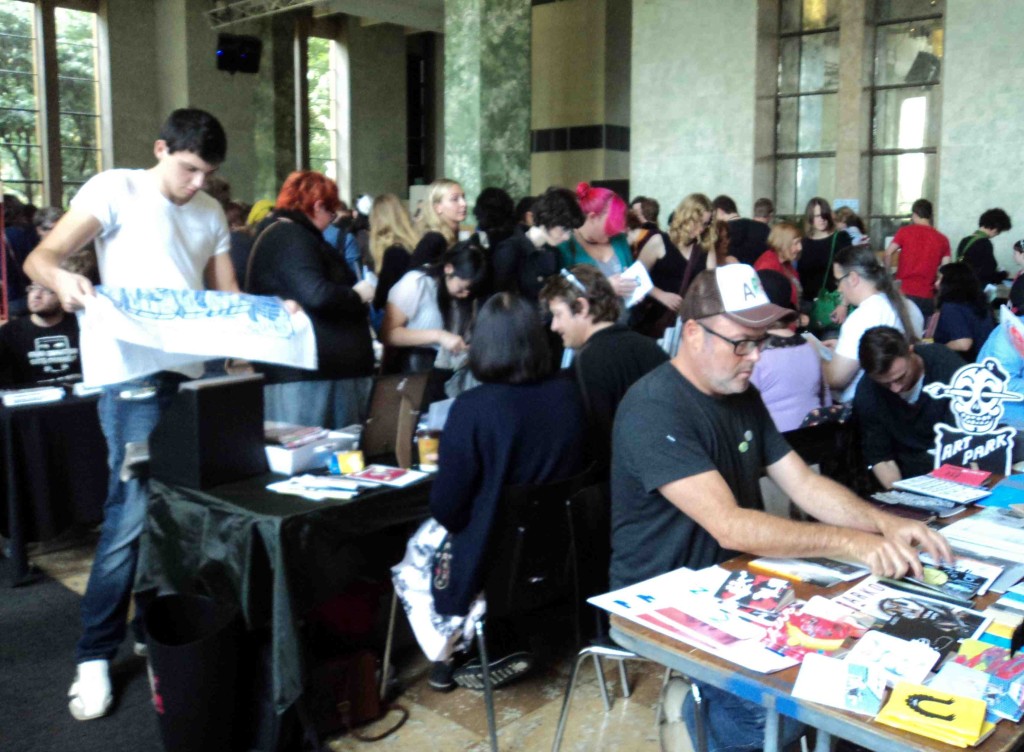 Busy trading on the floor of Foundation Hall. (Photo by Louise Graber)